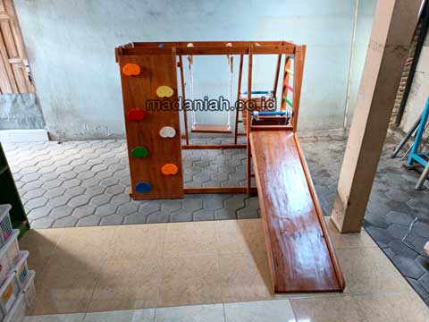 Jual Playground Kayu Brakiasi Sarmi