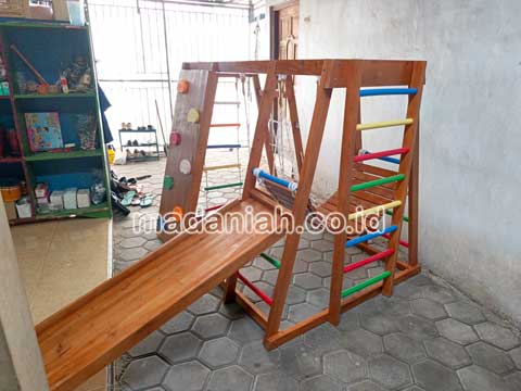 Jual Playground Kayu Brakiasi Singkawang
