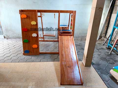 Produsen Playground Kayu Brakiasi Biak Numfor