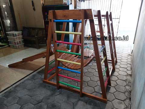 Produsen Playground Kayu Brakiasi Ende