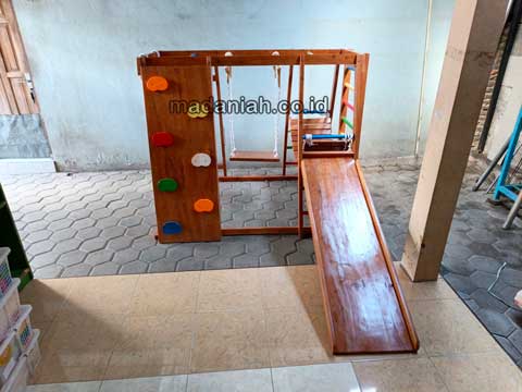 Produsen Playground Kayu Brakiasi Fakfak Harga Murah