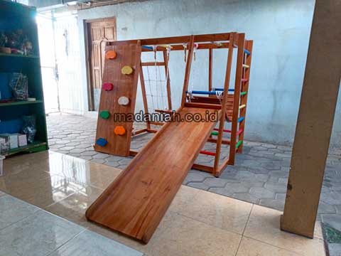 Produsen Playground Kayu Brakiasi Fakfak