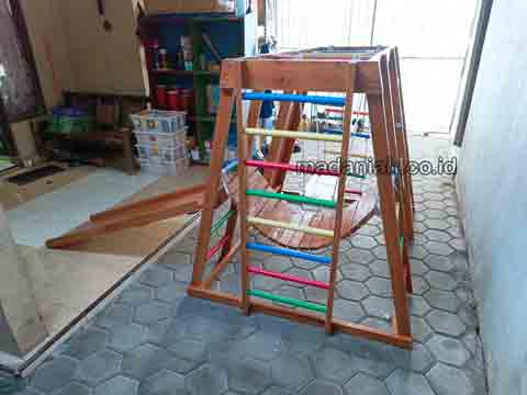 Produsen Playground Kayu Brakiasi Maybrat Harga Murah