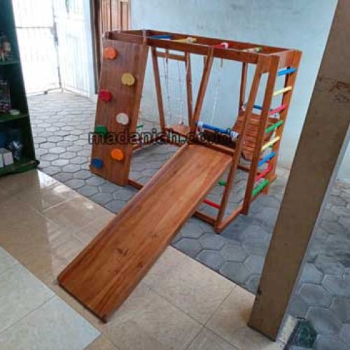 Produsen Playground Kayu Brakiasi Pakpak Bharat