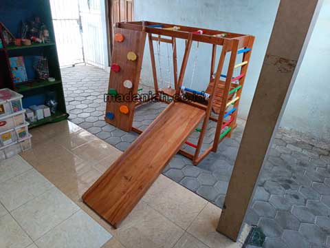 Produsen Playground Kayu Brakiasi Pakpak Bharat