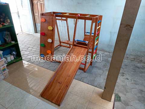 Produsen Playground Kayu Brakiasi Pontianak