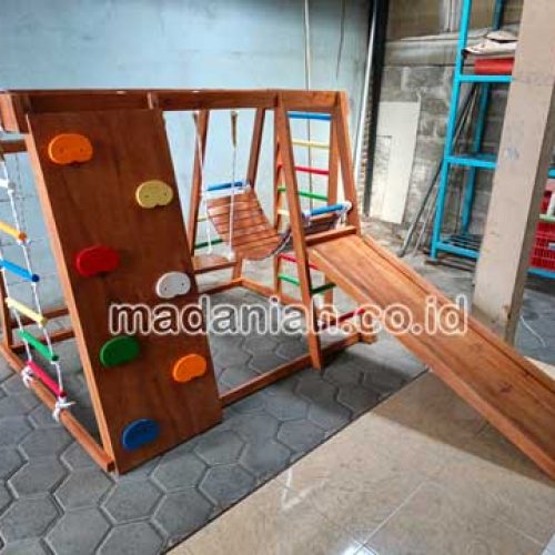 Produsen Playground Kayu Brakiasi Pulau Morotai