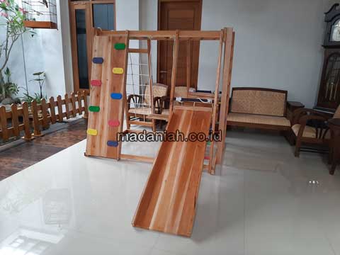 Produsen Playground Kayu Brakiasi Sikka