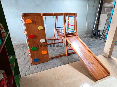 Jual Playground Kayu Brakiasi Batu Bara