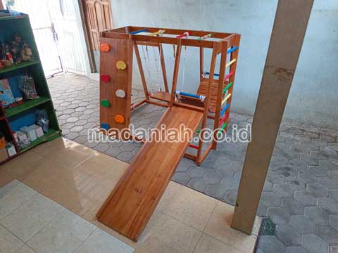 Produsen Playground Kayu Brakiasi Buton Tengah Terdekat