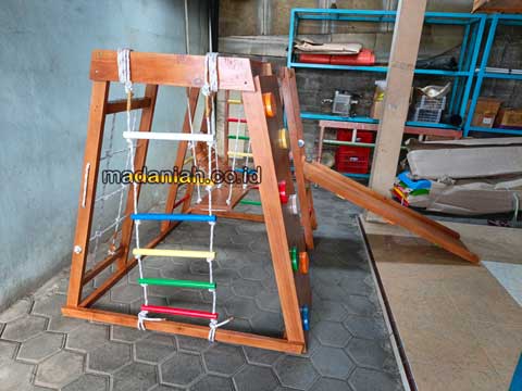 Produsen Playground Kayu Brakiasi Kepulauan Meranti