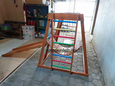Produsen Playground Kayu Brakiasi Merangin Harga Murah