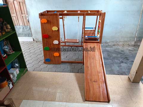 Produsen Playground Kayu Brakiasi Merangin