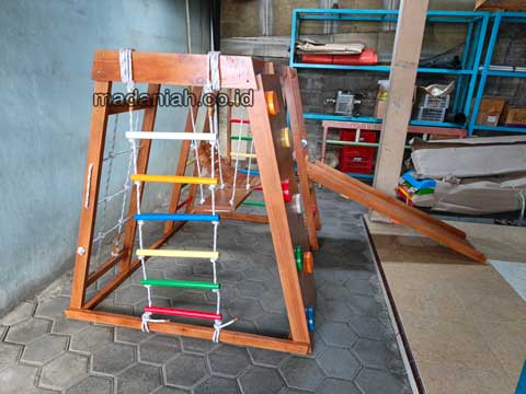 Produsen Playground Kayu Brakiasi Natuna Harga Murah