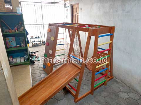 Produsen Playground Kayu Brakiasi Tojo Una-Una Terdekat