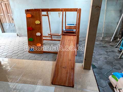 Produsen Playground Kayu Brakiasi Tojo Una-Una