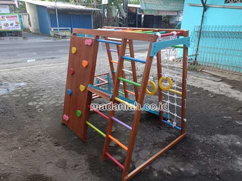 Pengadaan Playground Brakiasi Kayu Aceh Selatan