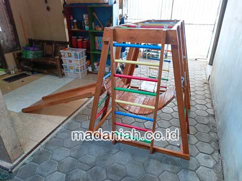 Pengadaan Playground Brakiasi Kayu Bangka Selatan Murah