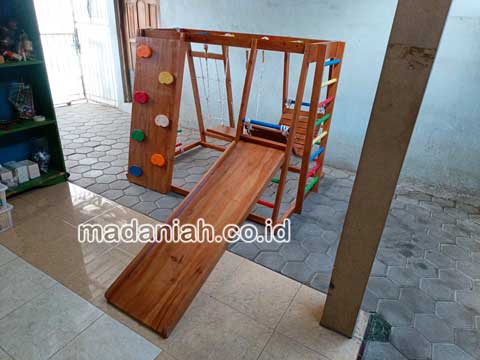 Pengadaan Playground Brakiasi Kayu Bangka Selatan