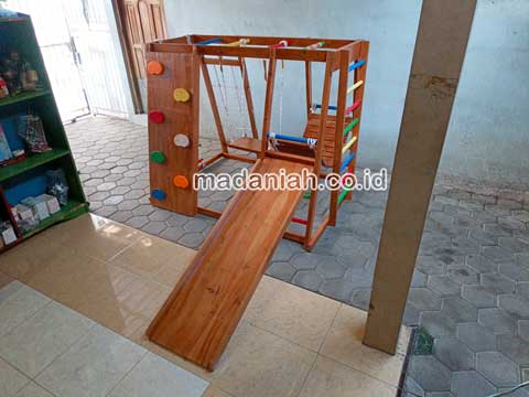 Pengadaan Playground Brakiasi Kayu Banjar Murah
