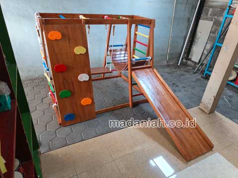 Pengadaan Playground Brakiasi Kayu Banyumas Murah