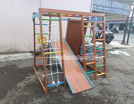Pengadaan Playground Brakiasi Kayu Banyumas