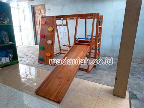 Pengadaan Playground Brakiasi Kayu Belu Murah
