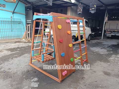 Pengadaan Playground Brakiasi Kayu Belu
