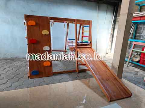 Pengadaan Playground Brakiasi Kayu Bintan