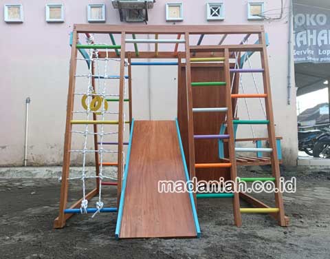 Pengadaan Playground Brakiasi Kayu Bombana