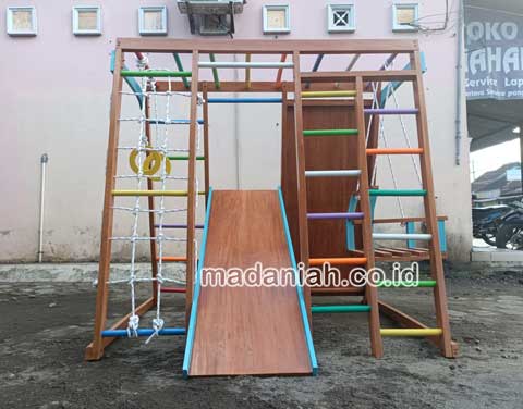 Pengadaan Playground Brakiasi Kayu Dharmasraya