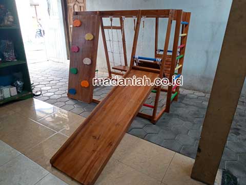Pengadaan Playground Brakiasi Kayu Jembrana