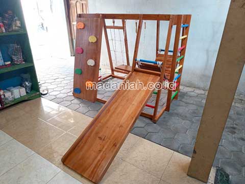 Pengadaan Playground Brakiasi Kayu Karanganyar Berkualitas