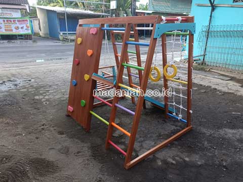 Pengadaan Playground Brakiasi Kayu Karanganyar