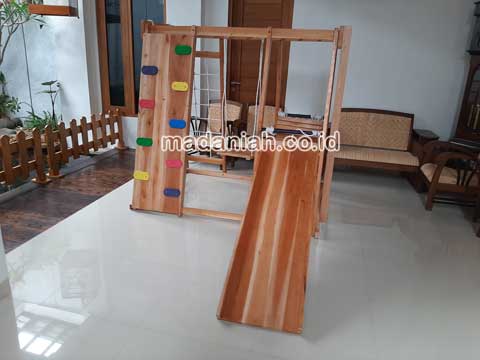 Pengadaan Playground Brakiasi Kayu Kediri