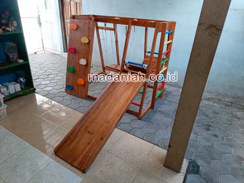 Pengadaan Playground Brakiasi Kayu Kepulauan Seribu