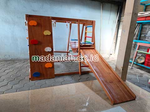 Pengadaan Playground Brakiasi Kayu Kolaka Timur