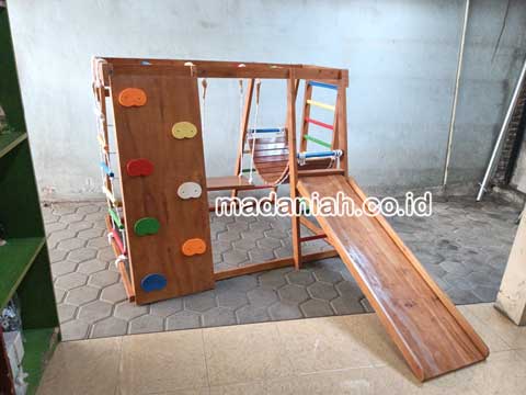 Pengadaan Playground Brakiasi Kayu Kota Bandung