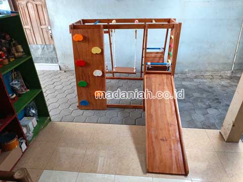 Pengadaan Playground Brakiasi Kayu Kota Madiun