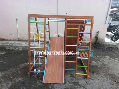 Pengadaan Playground Brakiasi Kayu Kota Makassar