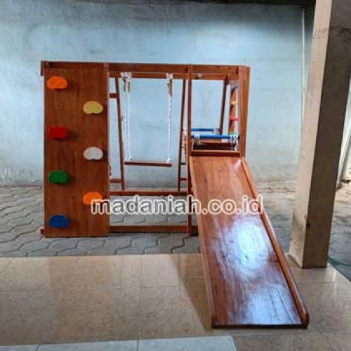 Pengadaan Playground Brakiasi Kayu Lampung Utara