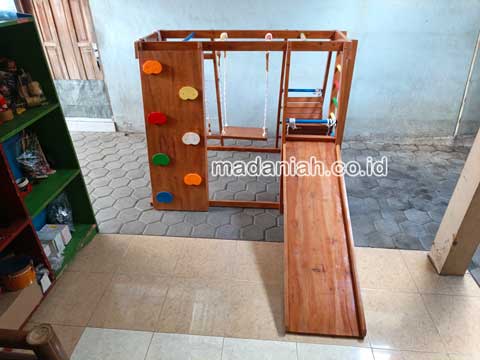 Pengadaan Playground Brakiasi Kayu Langsa