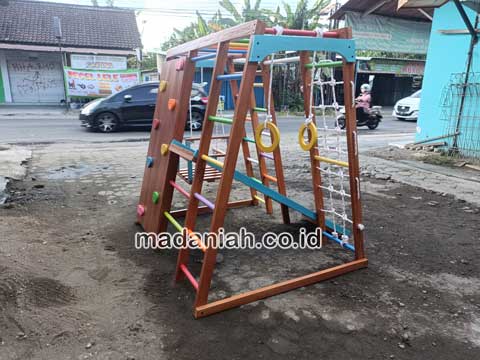 Pengadaan Playground Brakiasi Kayu Lingga Murah
