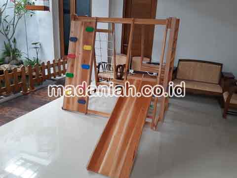 Pengadaan Playground Brakiasi Kayu Lingga