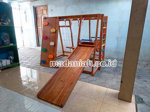 Pengadaan Playground Brakiasi Kayu Palembang