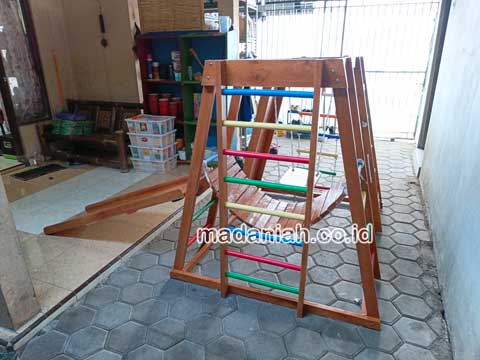Pengadaan Playground Brakiasi Kayu Paser Murah