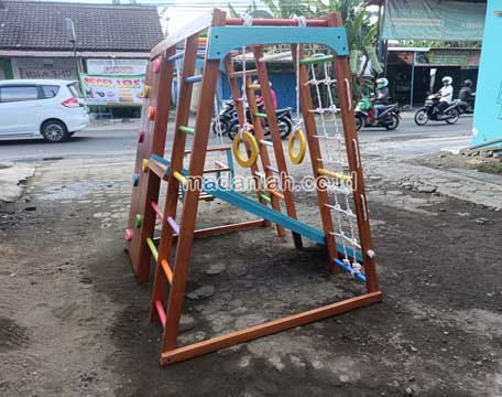 Pengadaan Playground Brakiasi Kayu Pati