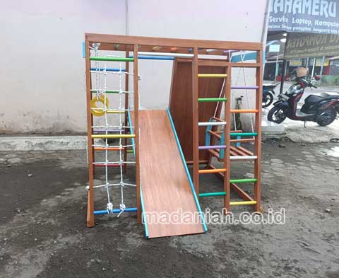 Pengadaan Playground Brakiasi Kayu Penukal Abab Lematang Ilir