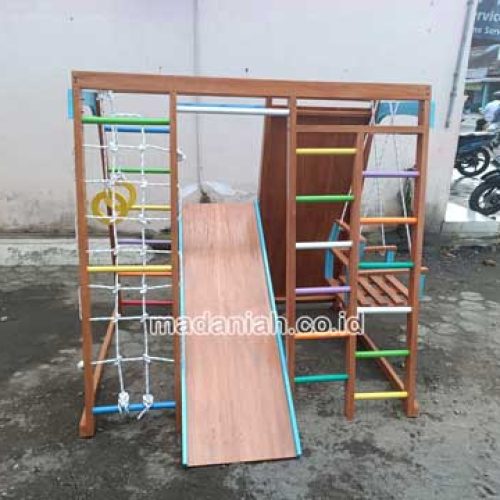 Pengadaan Playground Brakiasi Kayu Pesisir Barat