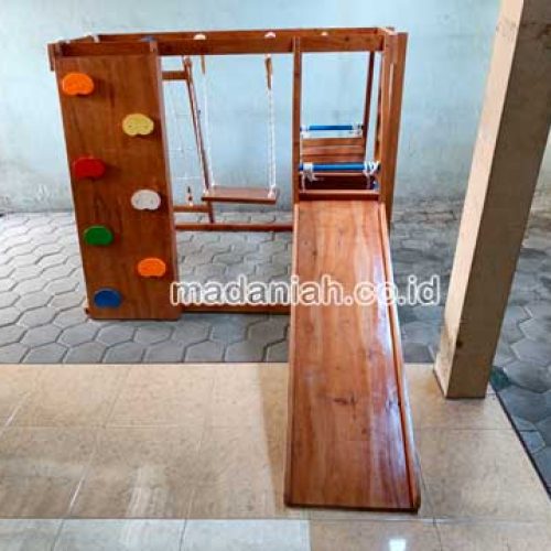 Pengadaan Playground Brakiasi Kayu Pidie Jaya